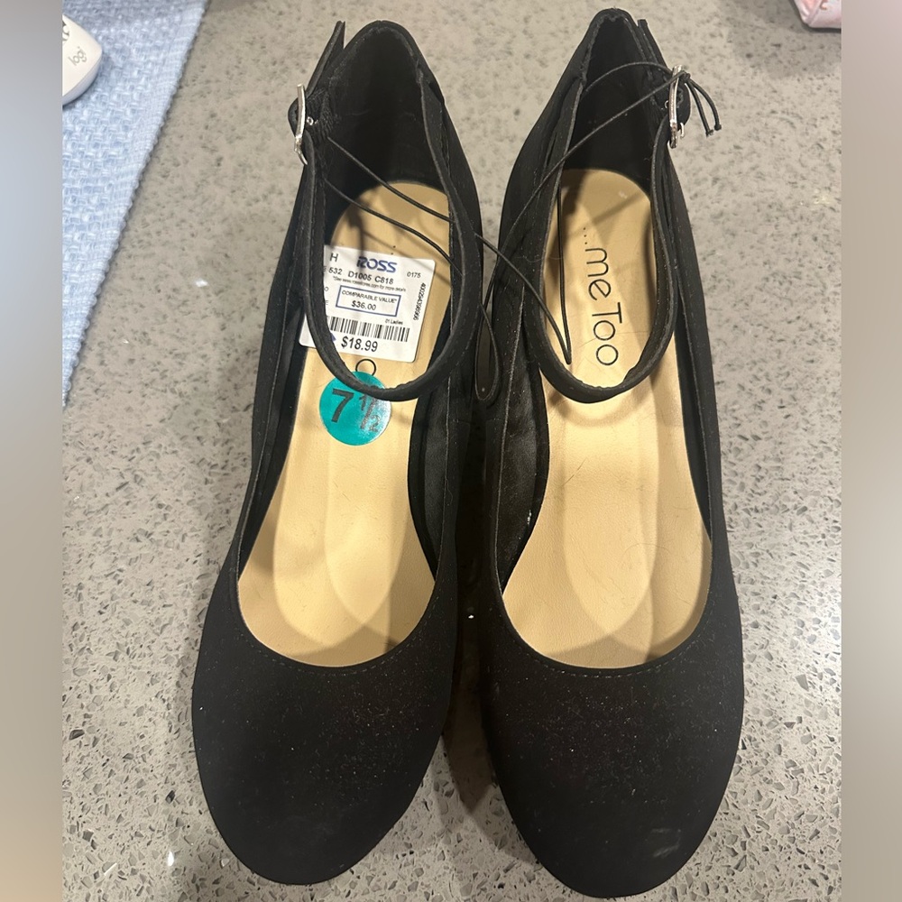 me too Black Ankle-Strap Round-Toe Pumps